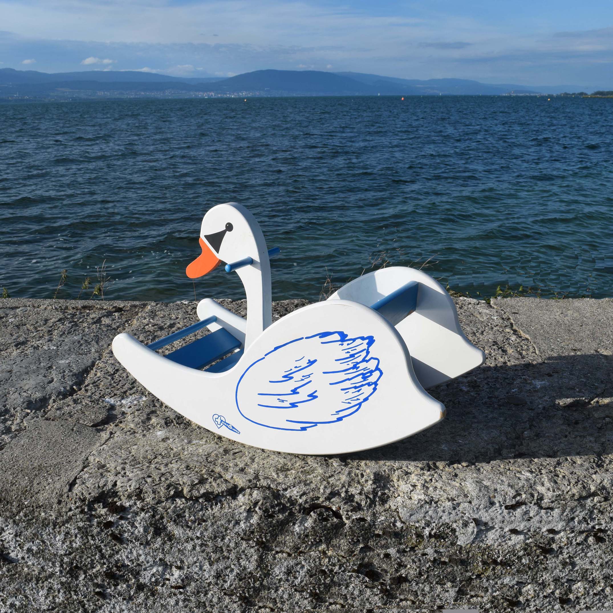 Cygne à bascule en bois Wisa-Gloria dernier modèle 80's, petit format. Avec le même gabarit, et la même forme que l'escargot.