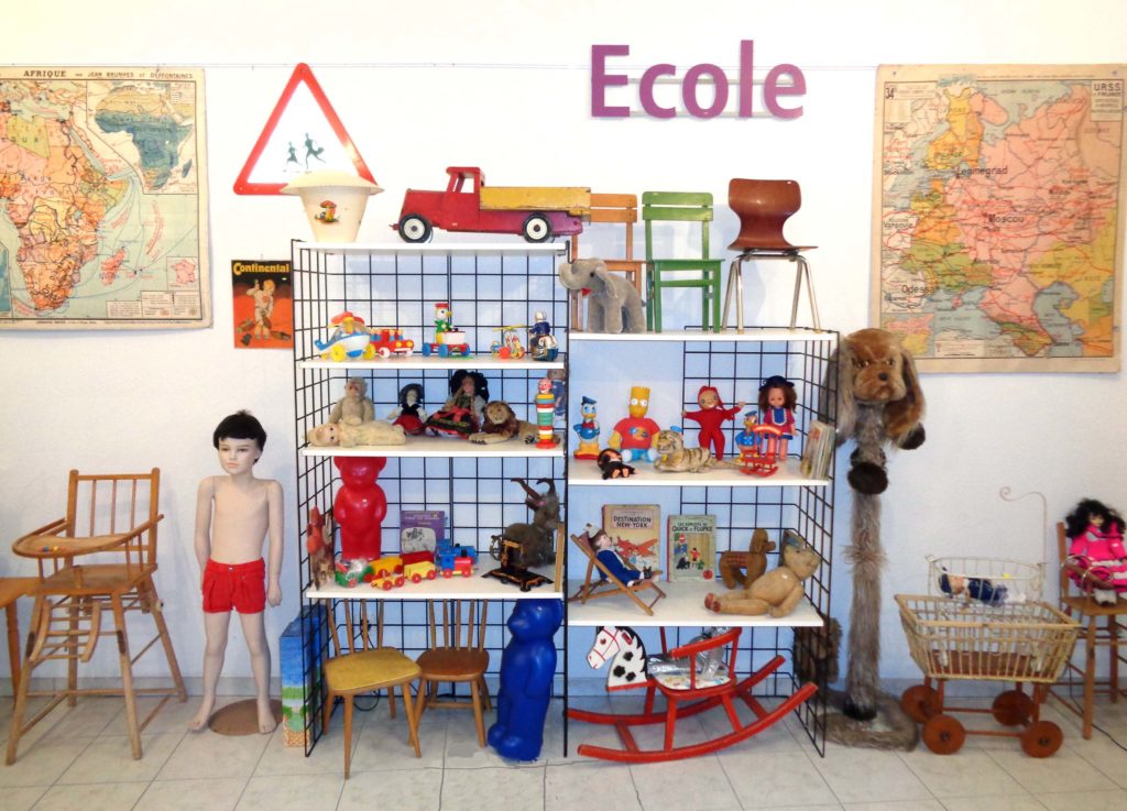 les jouets d'enfants au salon du vintage de 2014 de Schulé Antiquités