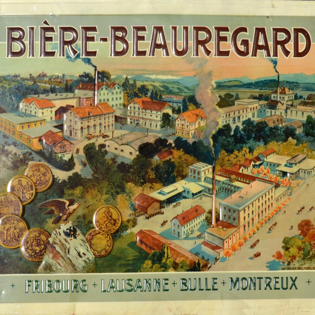 Grande tôle publicitaire lithographiée Beauregard en relief, vers 1910. Avec l’illustration des 3 usines de cette brasserie: Fribourg Lausanne Bulle Montreux