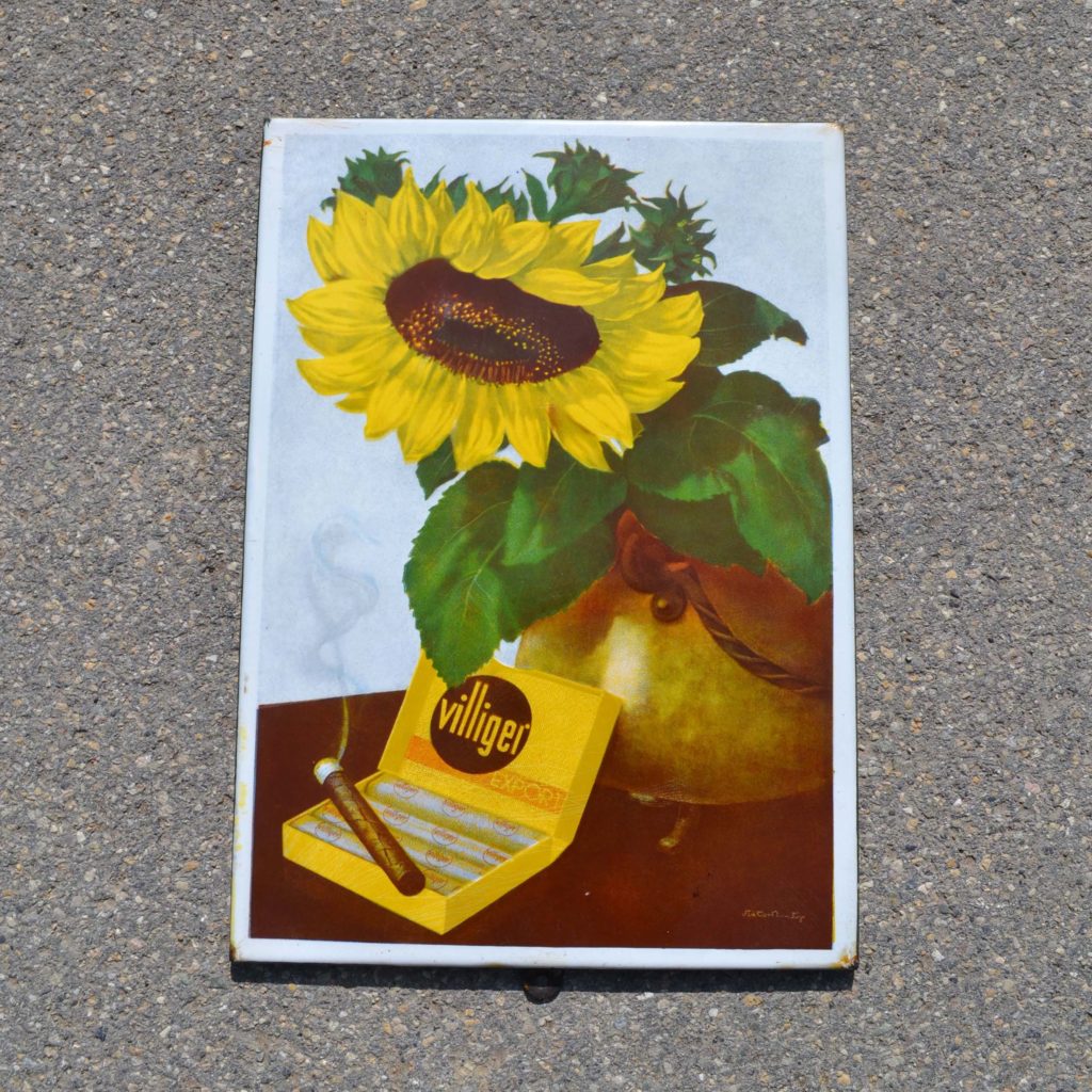 Villiger Sonnenblume Emailschild aus einer Plakate von Victor Rutz. Plaque émaillée tirée d'une affiche. Illustration boite de cigares et tournesols.