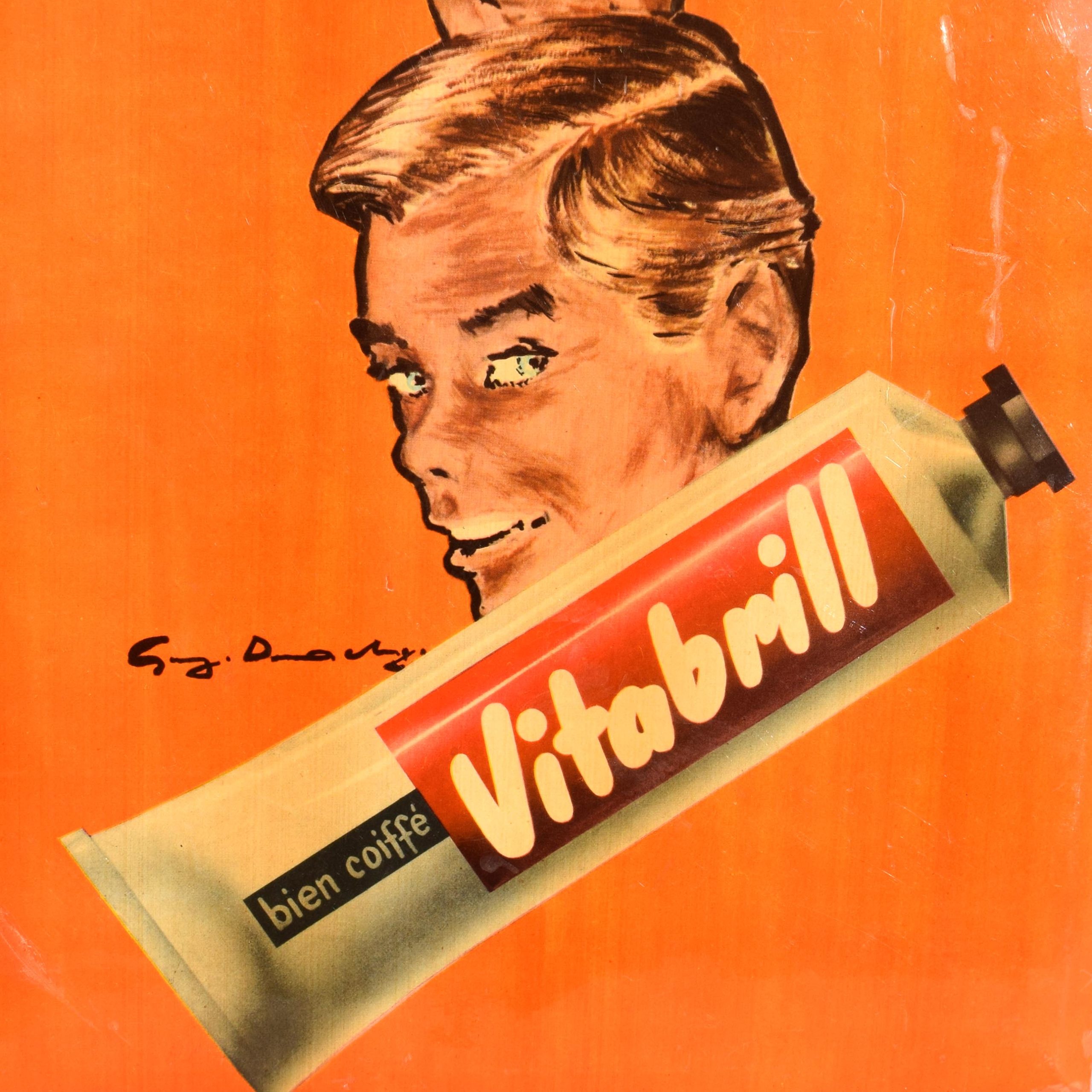 Glaçoïde publicitaire de la fin des années 1950, début 60. Pour la brillantine Vitabrill. Slogan bien coiffé. Illustration signée Guy. 2 hommes bien coiffés.