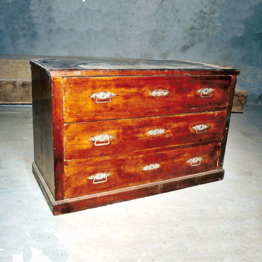 ancienne commode en sapin vers 1900 à rénover