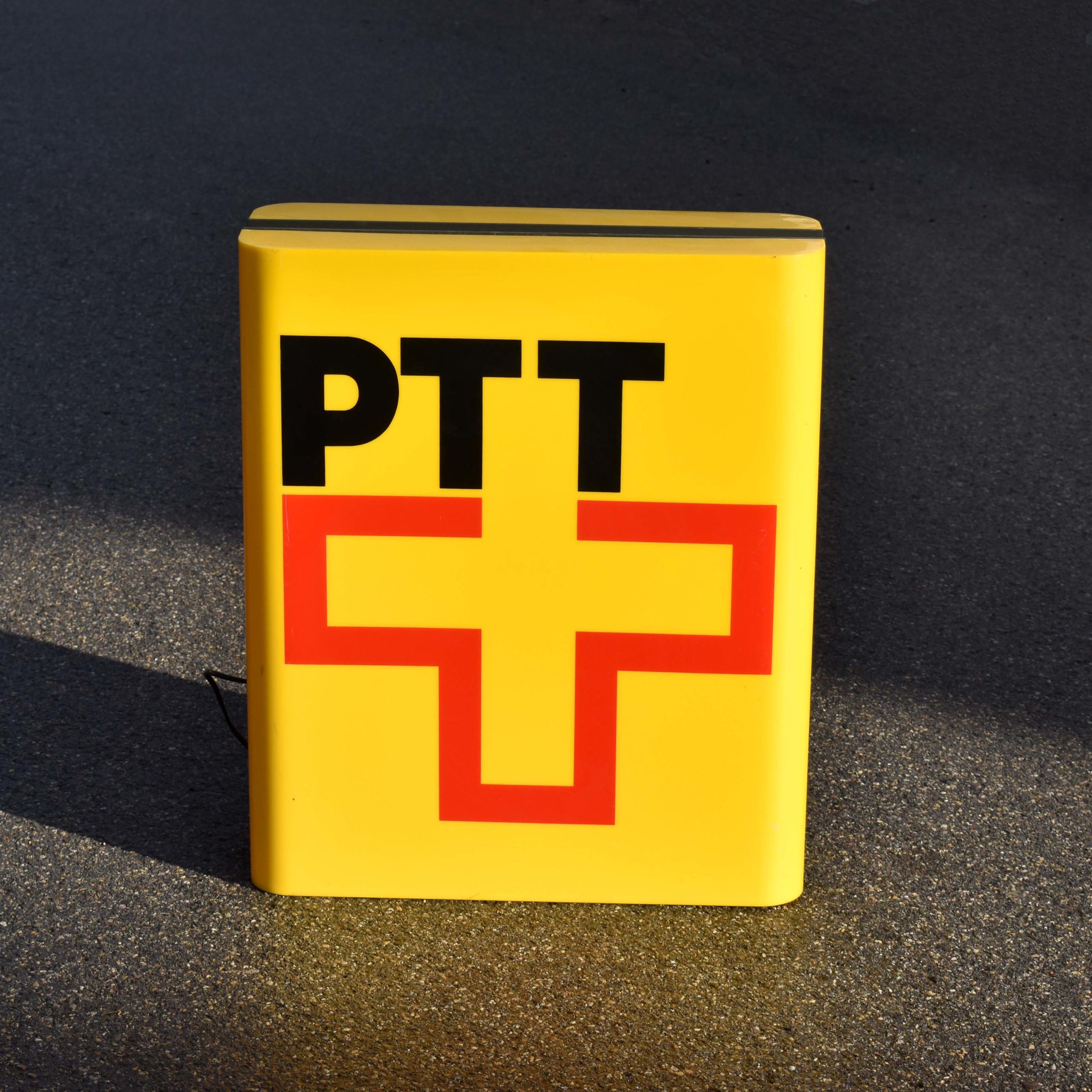 Enseigne lumineuse poste Suisse.