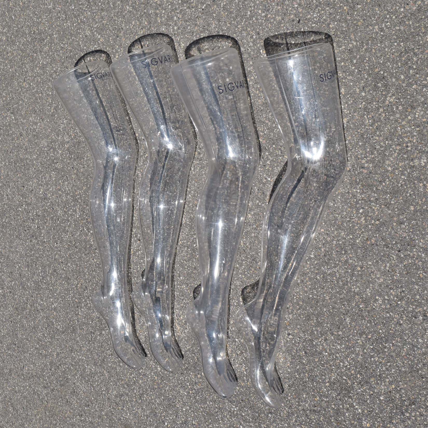 Lot de 4 jambes en plastique transparent: Présentoirs porte bas / collants. De marque Sigvaris. Idéal pour remplir, transformer en lampe ou autre.