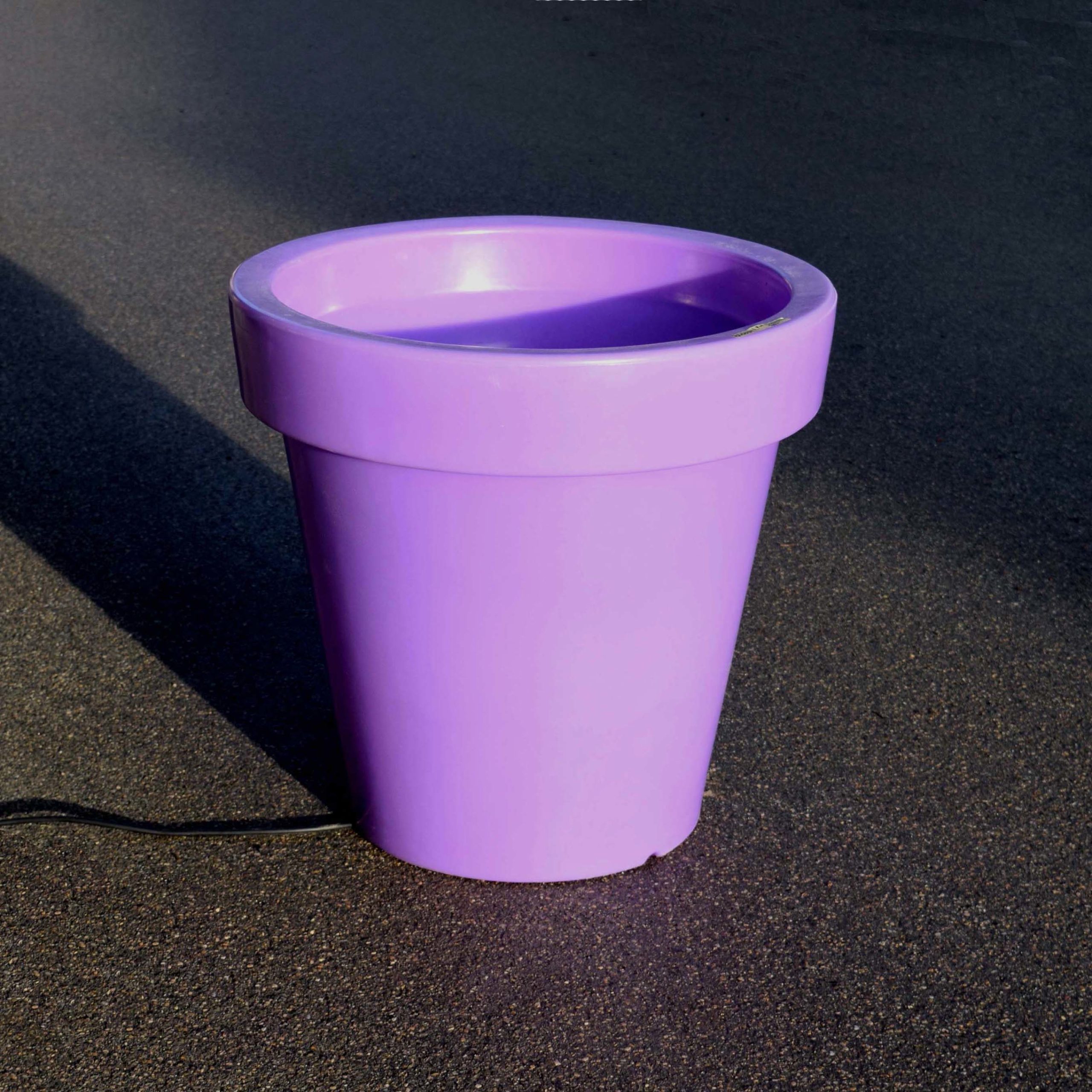 light pot Bloom designer Rob Slewe années 2000. Grand pot de fleur lumineux de couleur violette. Design classique du millenium.