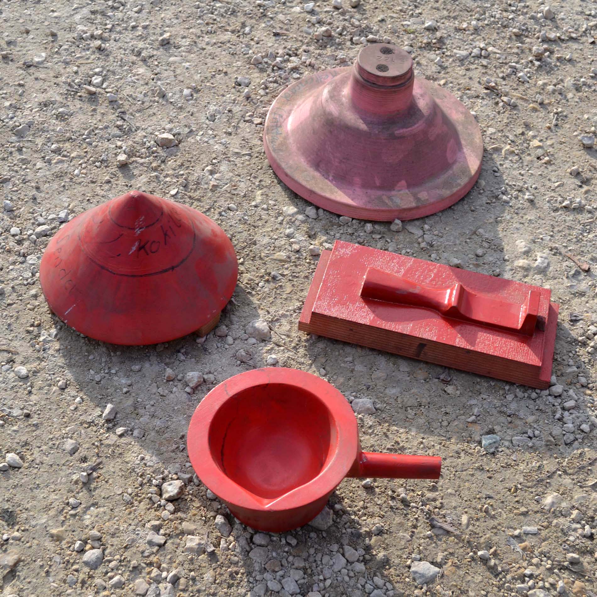 formes en bois de pièces industrielles diverses, pour réaliser des moules en fonderie