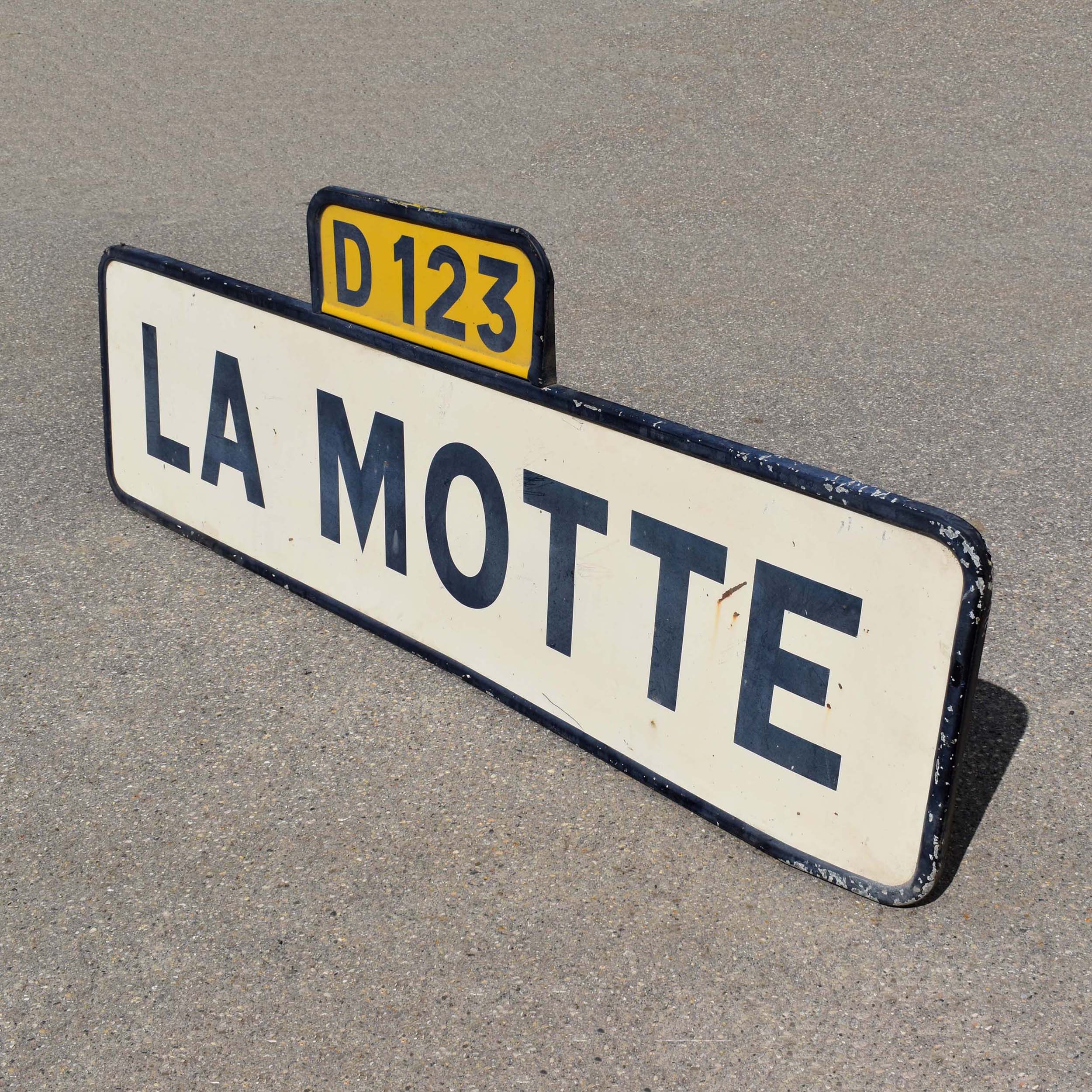 Panneau d’entrée de localité : De La Motte-en-Champsaur. Située dans la vallée de la Séveraissette, département des Hautes-Alpes