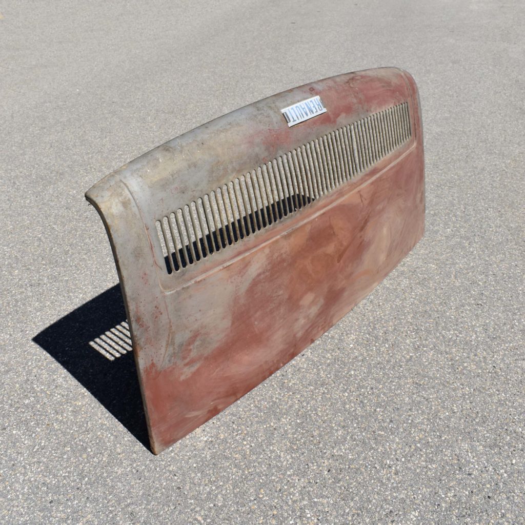 capot moteur arrière coffre Renault 8 pièce détachée d'origine. Pièce de tôlerie automobile vintage ancien stock