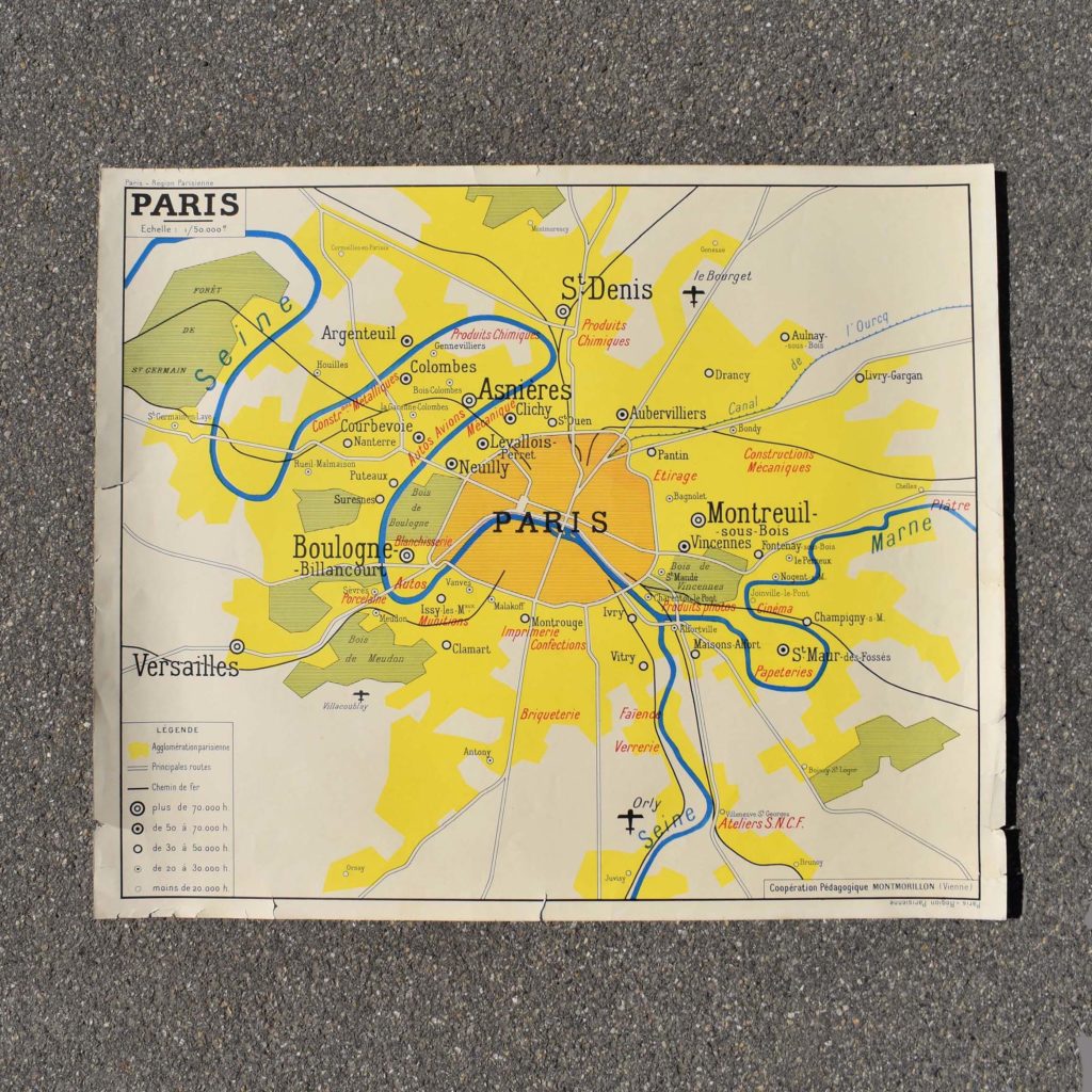 Plan de Paris planche pédagogique murale vintage. Carte scolaire d'école française. imprimée sur papier cartonné. Paris, et petite couronne. Édition: Coopération pédagogique Montmorillon