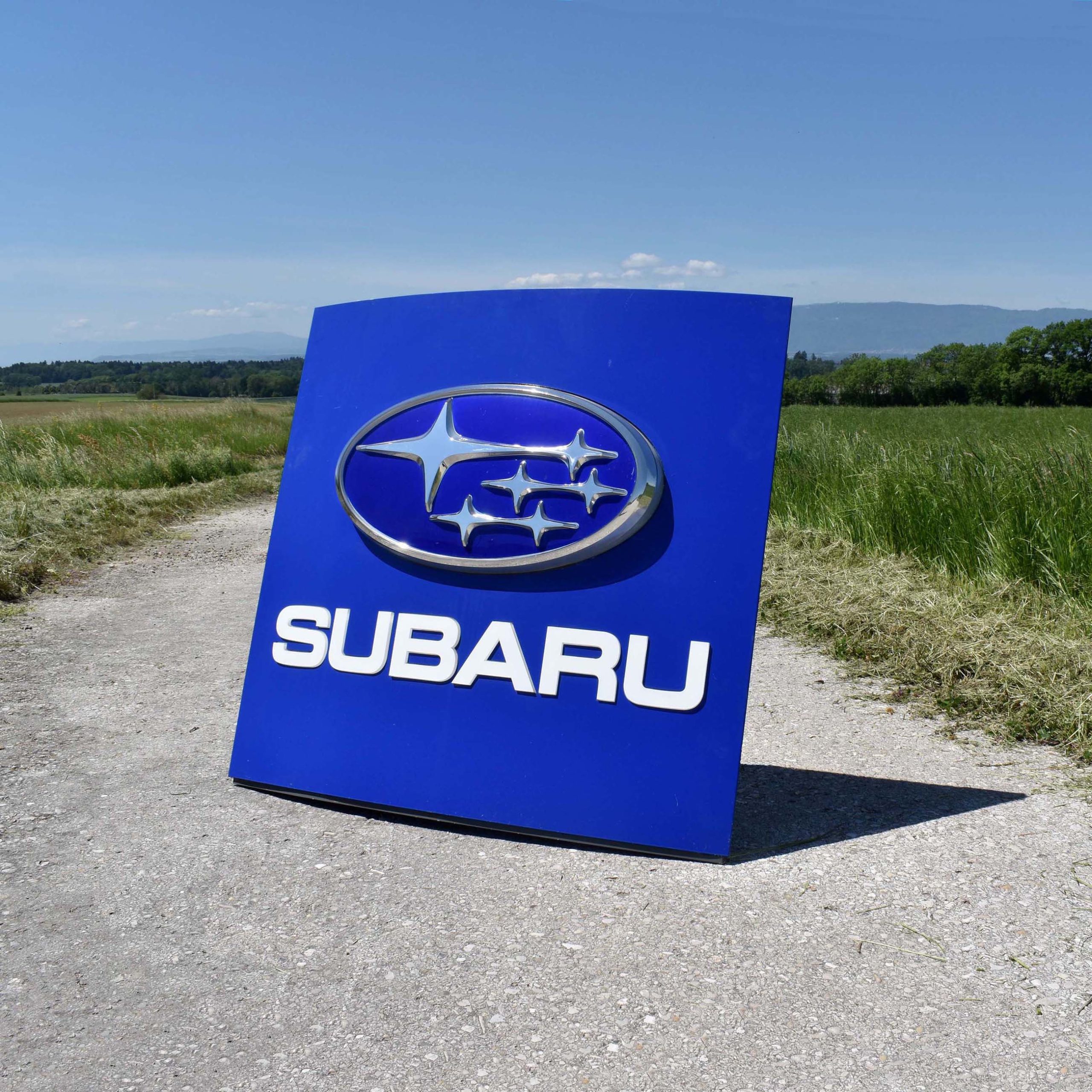 Enseigne lumineuse d'agence Subaru