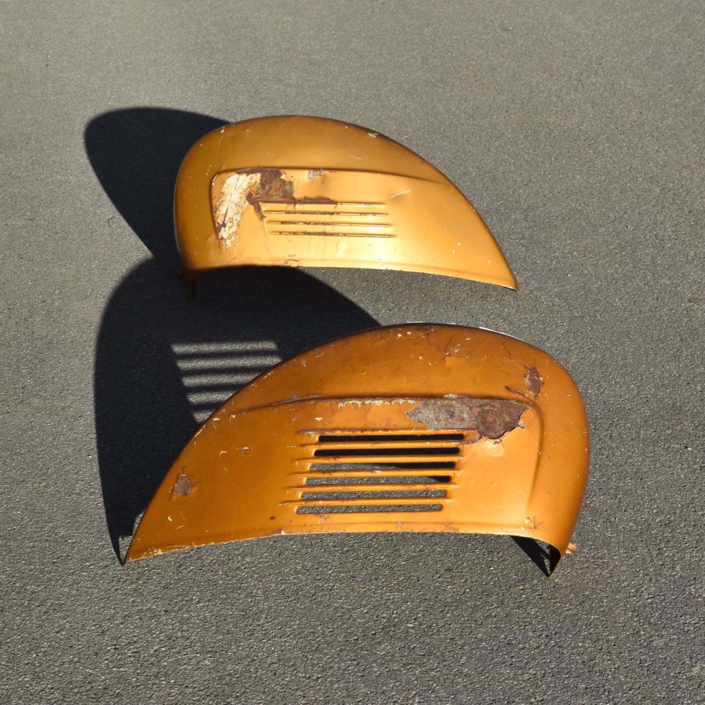 Ailes de Vespa Rally. Modèle produit de 1968 à 1979. Pièces détachées pour rénovation, ou alors à détourner en décoration vintage.