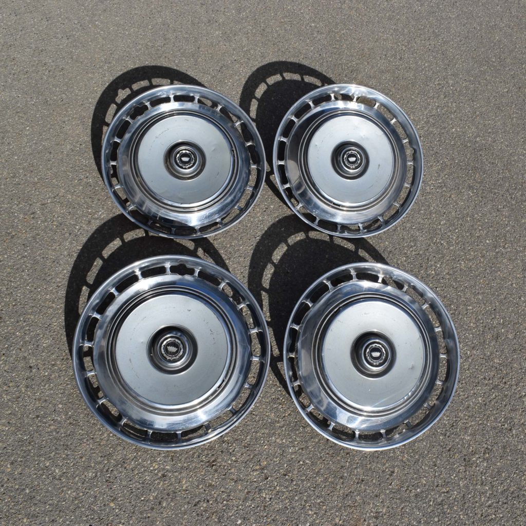 Ford Granada Consul Raddeckel hubcaps enjoliveurs 1970's. Chapeaux de roue vintage chromés de Ford Granada Consul. Pièces détachées d'époque.