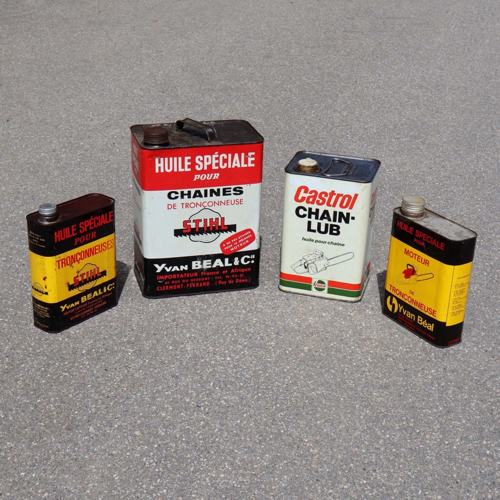 Bidons d'huile de tronçonneuse vintage Stihl Yvan Beal Castrol. Vintage collectible chainsaw oil can petroliana