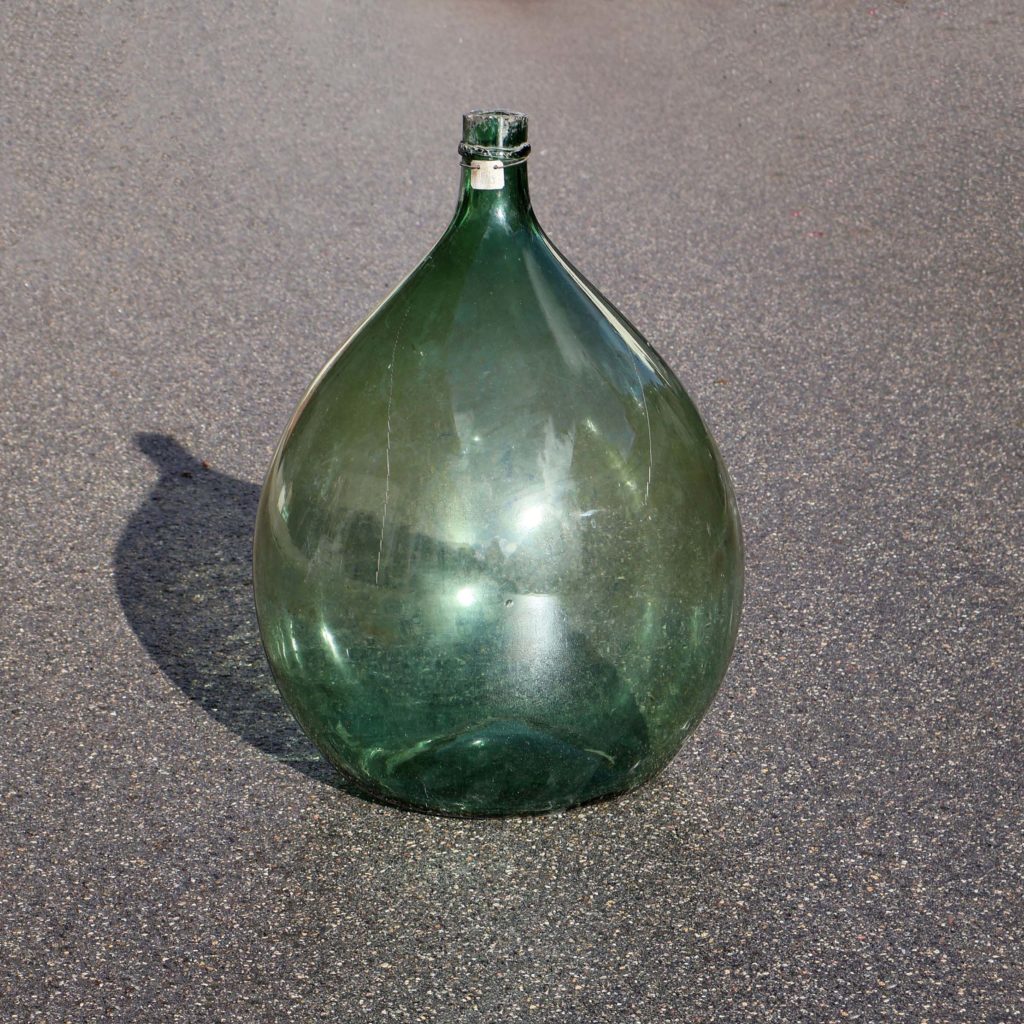 Bonbonne Dame-Jeanne en verre de 55 litre. Alte grüne Glas Balonflasche. Déco brocante Shabby Chic.