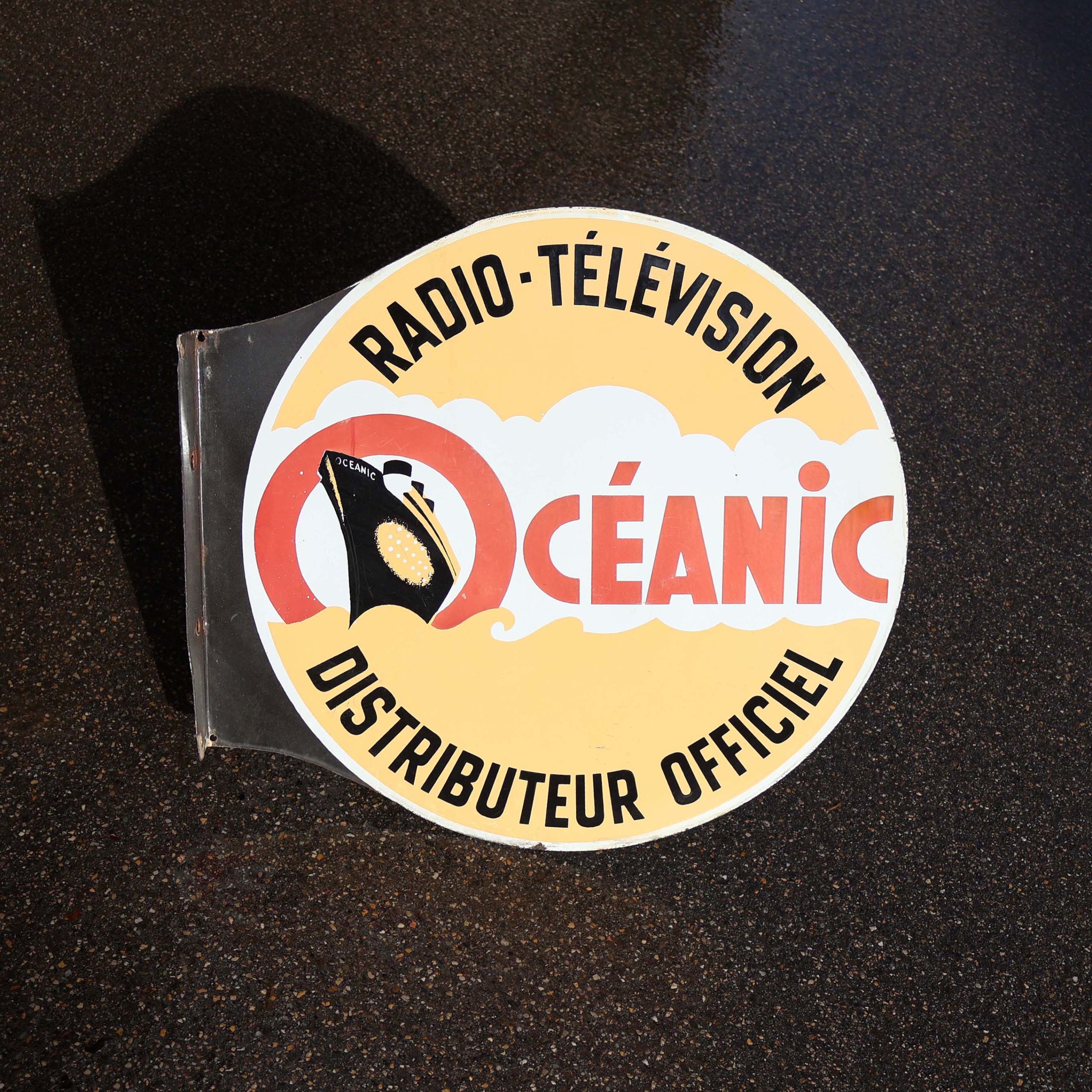 Océanic marque française de radio télévision des années 1950. Plaque émaillée publicitaire