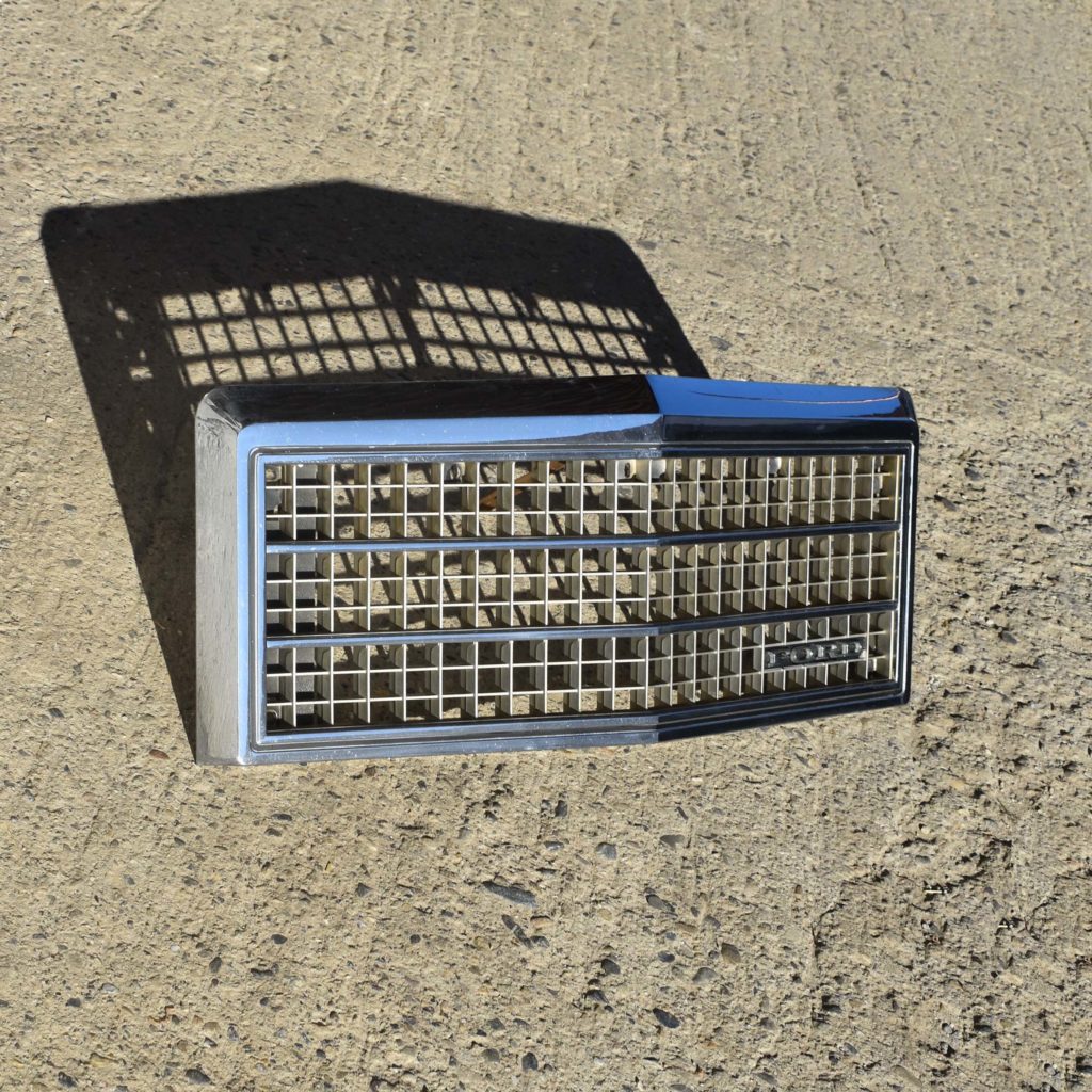 Calandre chromée de Ford Granada USA 1978 à 80. Pièce détachée d'époque. Chrome grille vintage spare part. Original Ersatzteile Ford Granada.