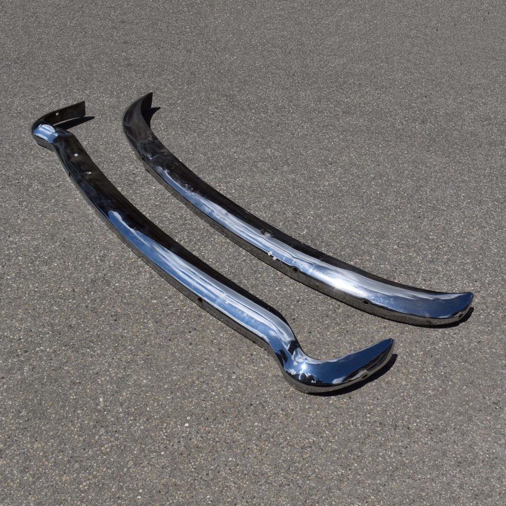 Pare-choc MGB GT avant et arrière used bumper parechocs. Pièces détachées d'époque. Gebraucht Stossstange Ersatzteile 1960-70 MGB-GT.