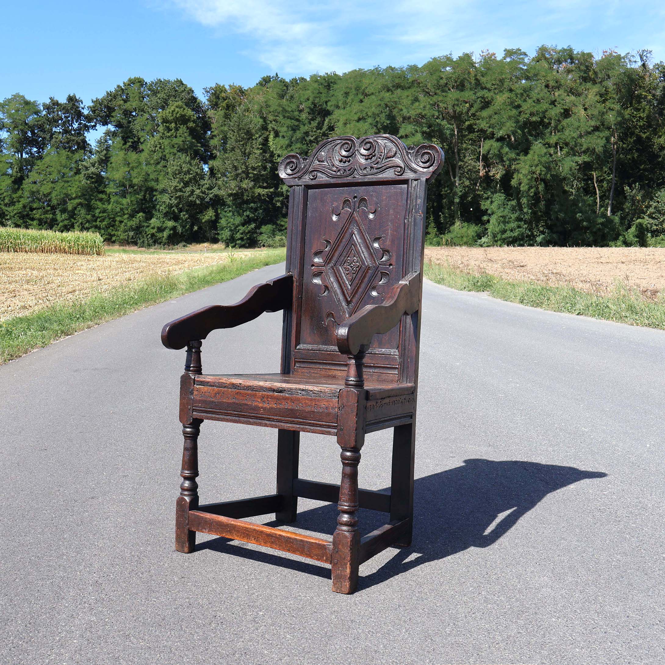 Wainscoat chair 17th century, in carved oak Yorkshire Leeds joined armchair
