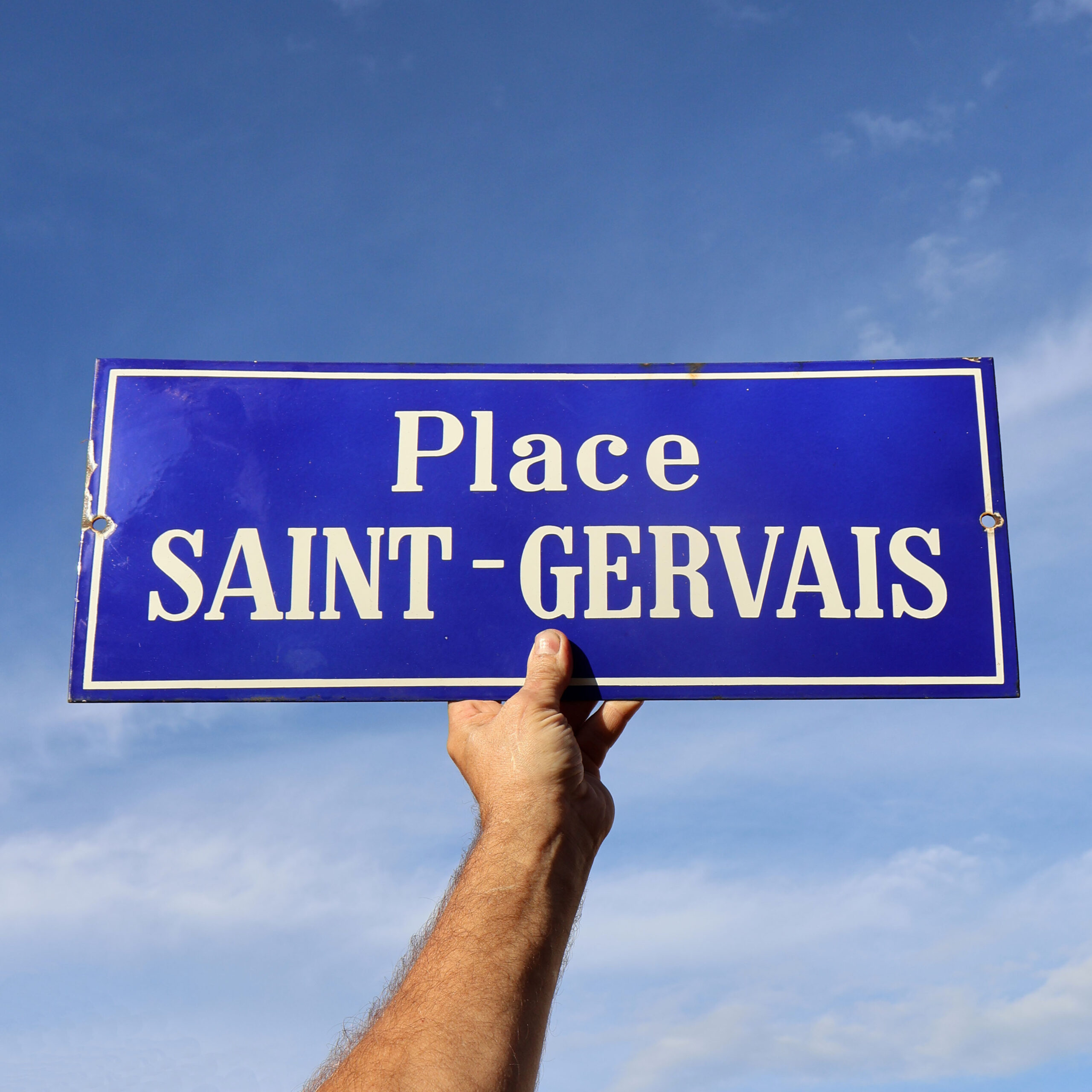 Plaque de rue émaillée de Genève. Place Saint-Gervais. Couleur bleu cobalt