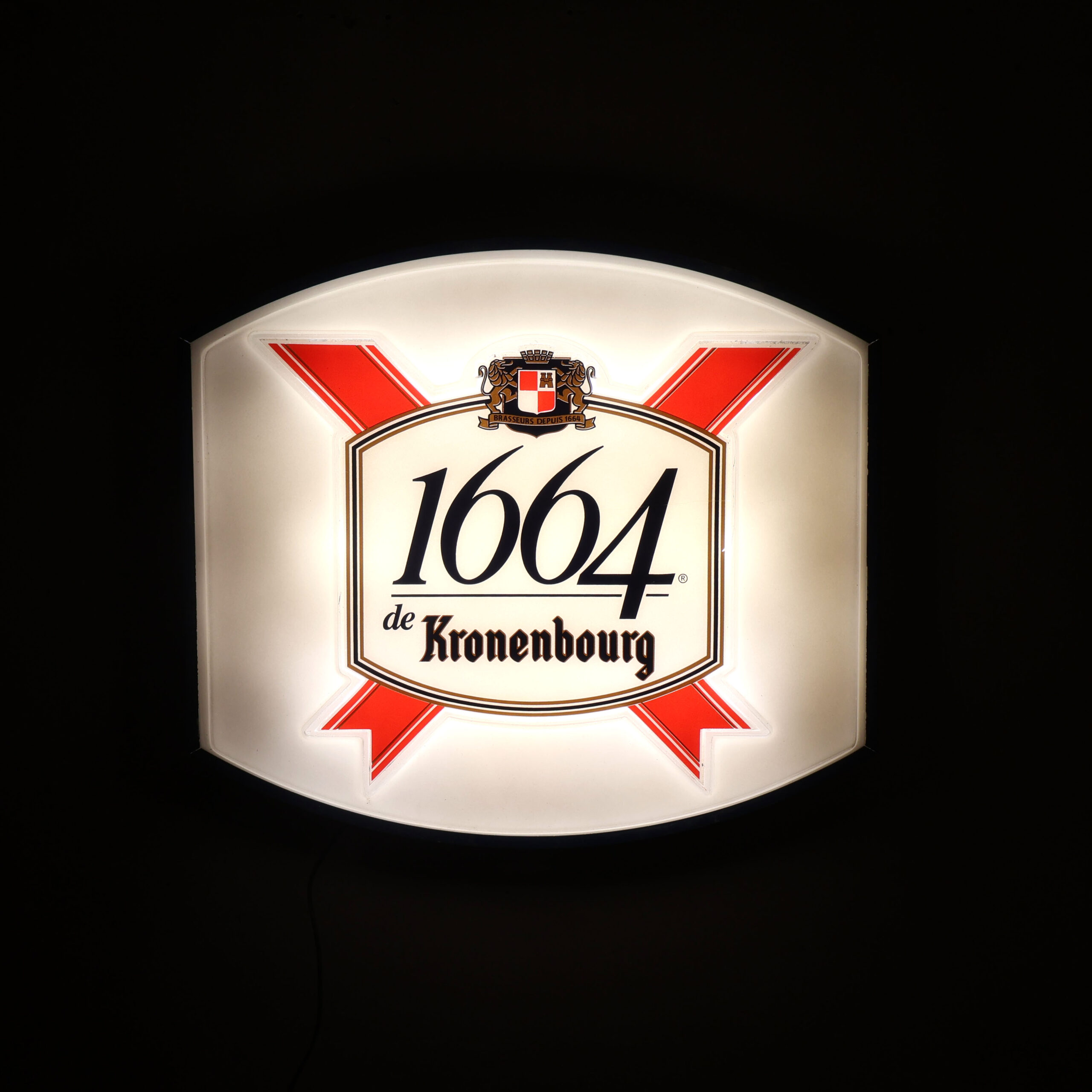 Enseigne lumineuse vintage bière 1664 Kronenbourg. Enseigne publicitaire des eighties, simple face illuminée en LED.