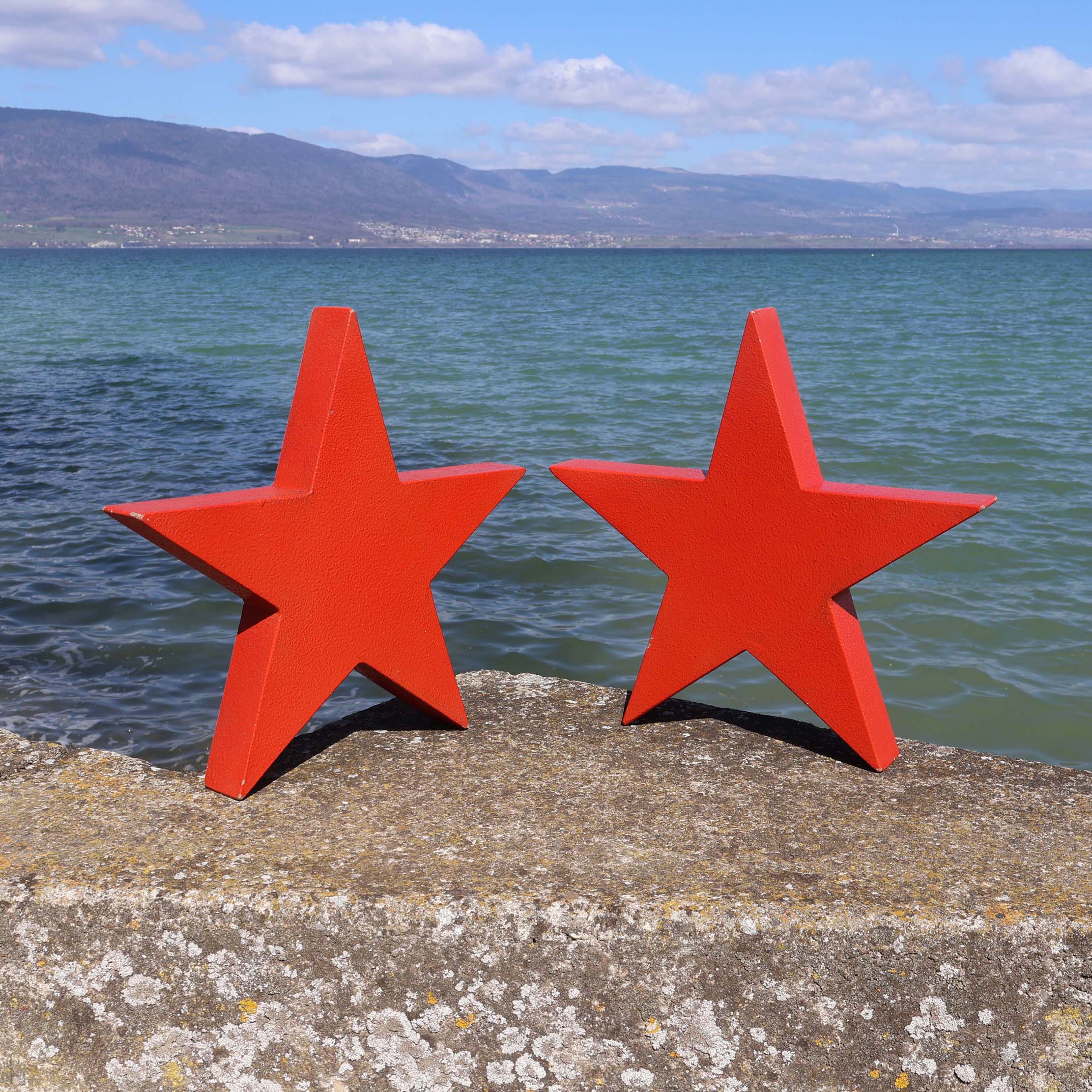 Étoiles 3D d'enseigne en tôle acier.