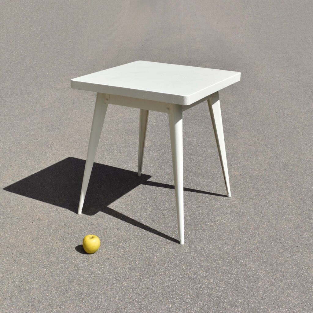 Table Tolix modèle 55 vintage en tôle