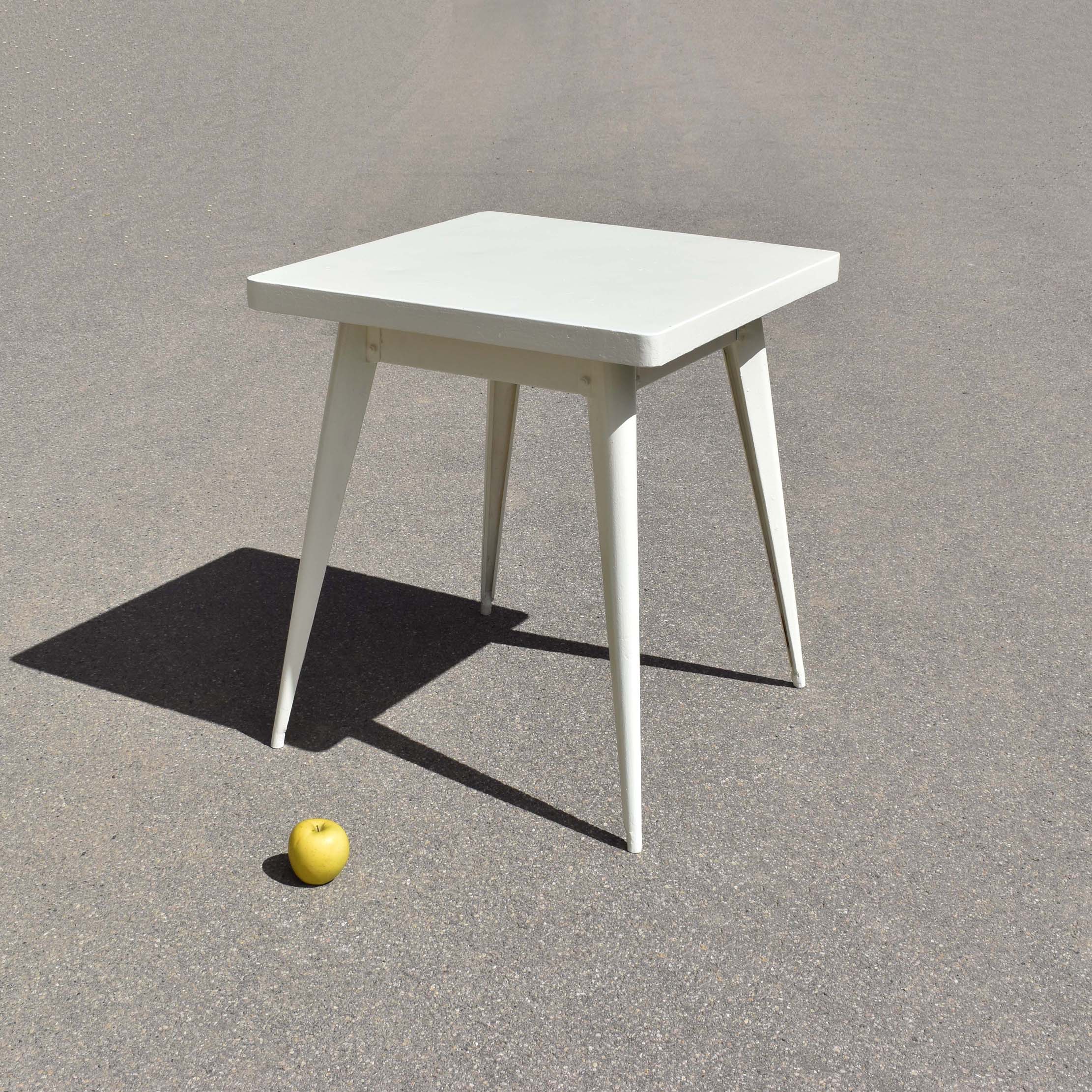 Table Tolix modèle 55 vintage en tôle