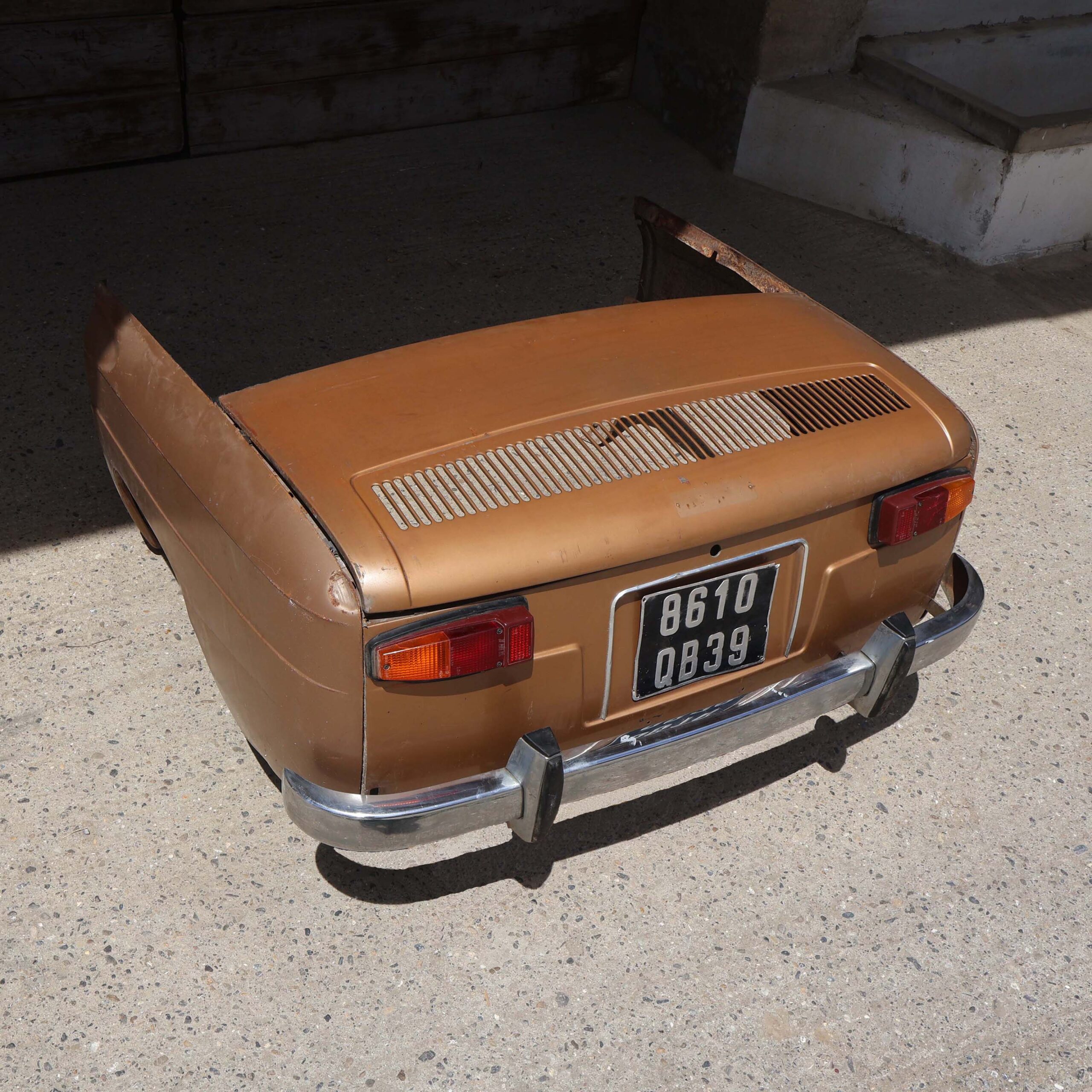 Arrière découpé de voiture Renault 8