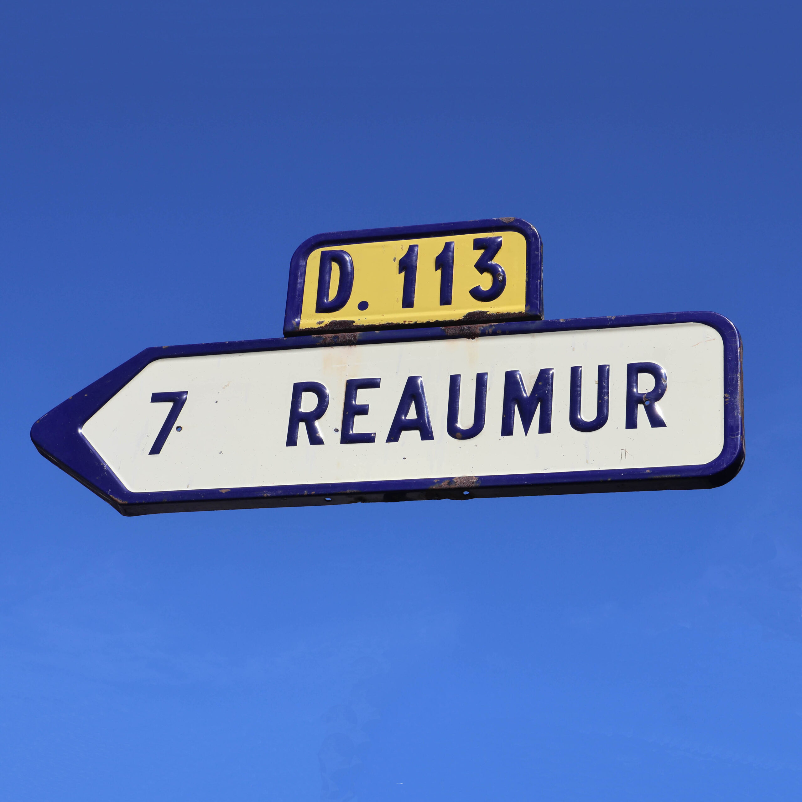 Signalisation Réaumur village du physicien